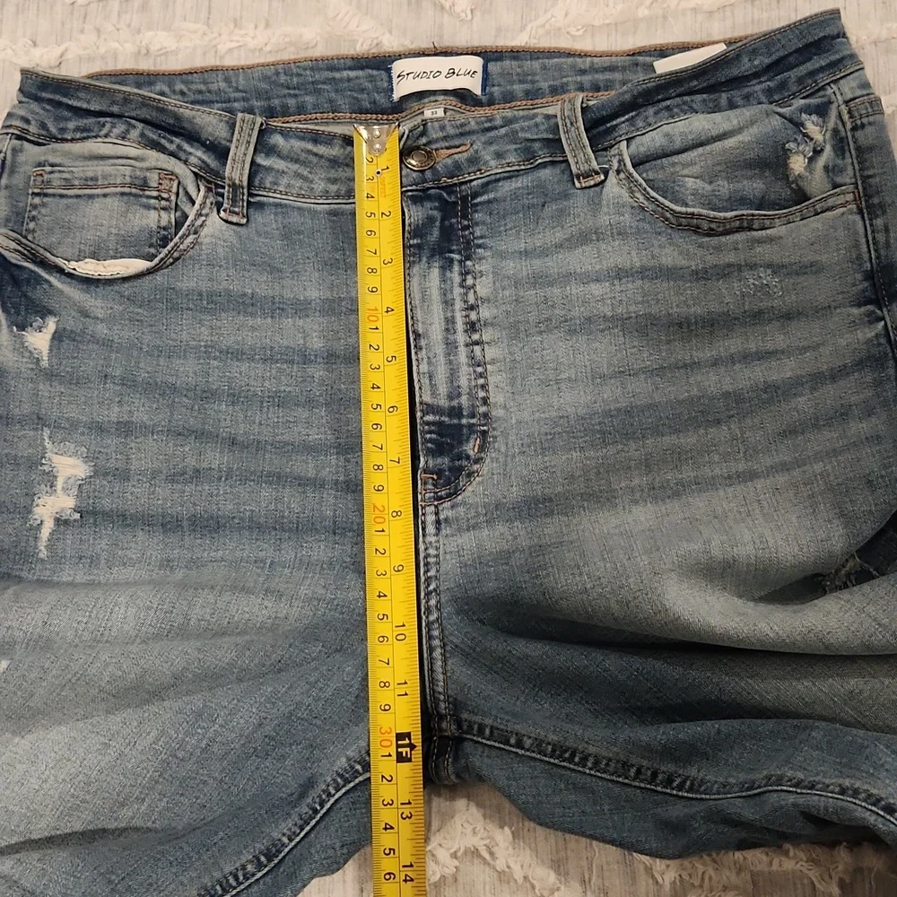 Classic High Rise Light Blue Jeans - Picture 7 of 8
